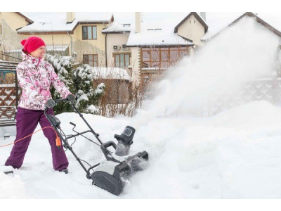 Электрический снегоочиститель: преимущества и недостатки